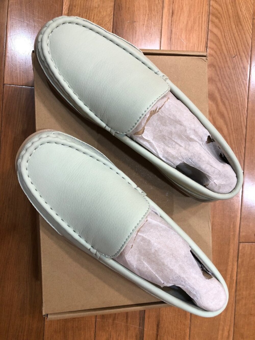 NEW My Pillow Leather Moccasins Memory Foam Impact Gel Mint Size 10 Cozy Comfort